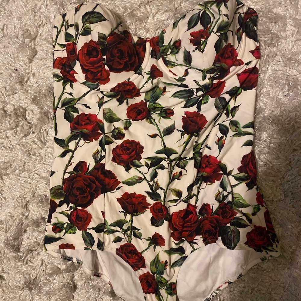 Dolce and Gabbana floral swimsuit. I’ve worn this as a bustier top before✨